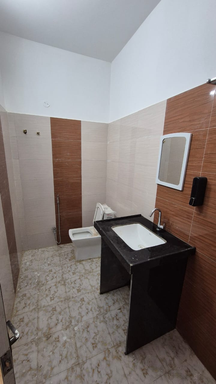 Standard Room bathroom with wash basin and mirror